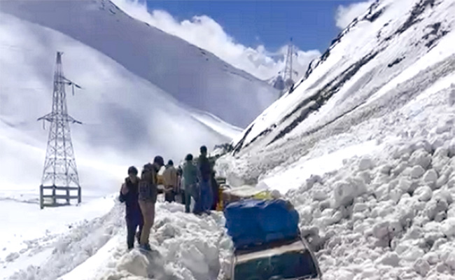 7 killed, 5 injured after multiple avalanches along Srinagar-Leh national highway in J-K